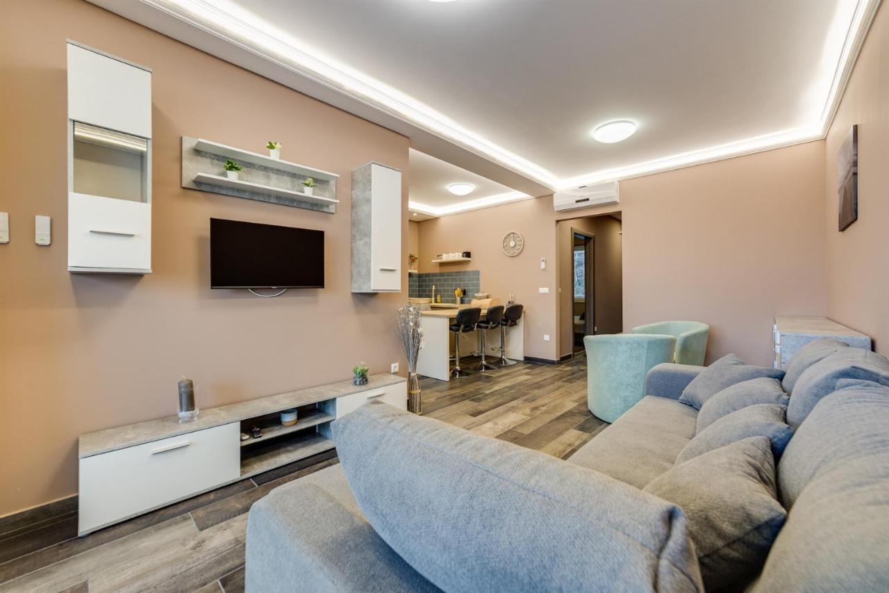 Forest Foeldvar Apartmanok By Bltn Balatonföldvár Buitenkant foto
