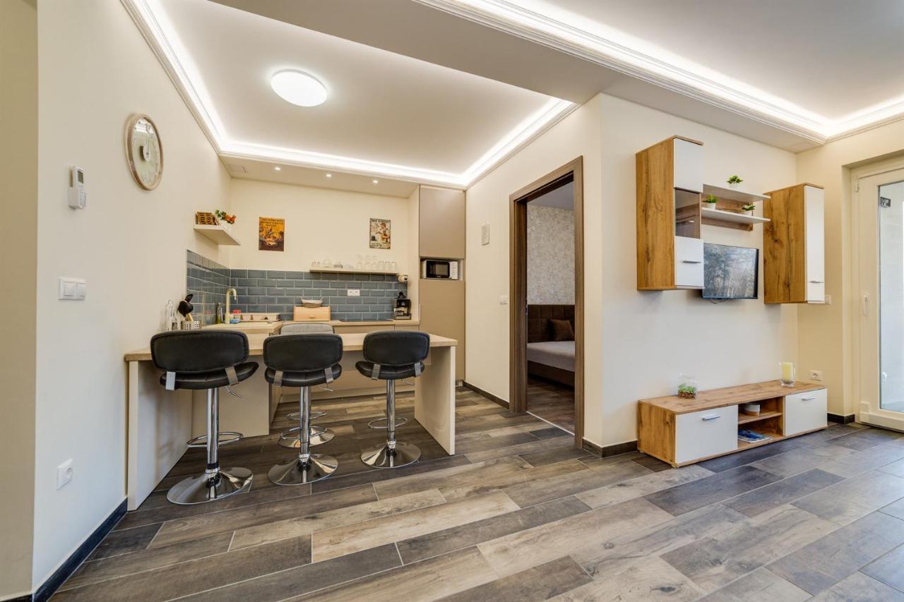 Forest Foeldvar Apartmanok By Bltn Balatonföldvár Buitenkant foto