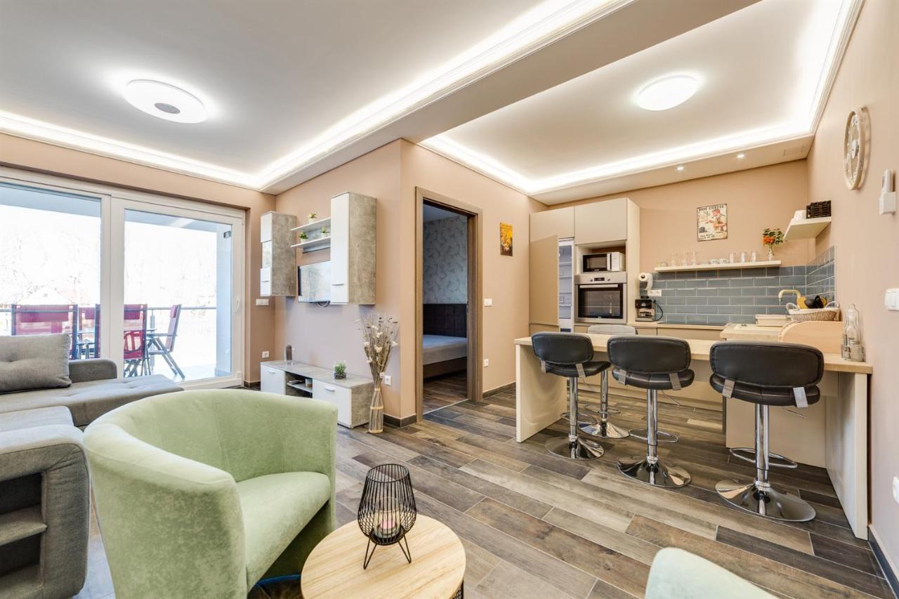 Forest Foeldvar Apartmanok By Bltn Balatonföldvár Buitenkant foto